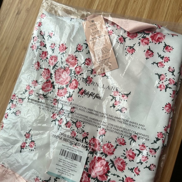 Morgan Lane Robe NWT - Picture 2 of 2